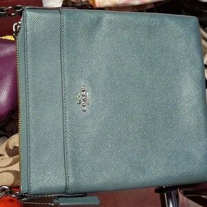 EUC COACH NY FOREST GREEN LEATHER CROSSBODY